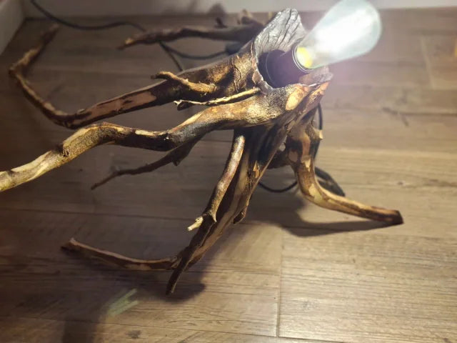 Lampara de madera artesanal