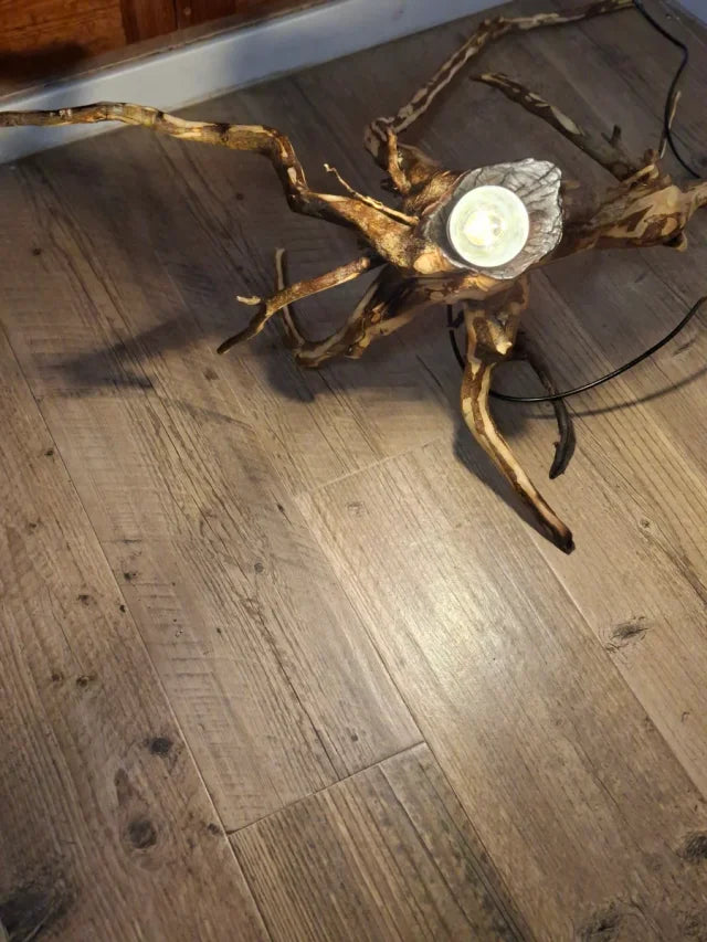 Lampara de madera artesanal