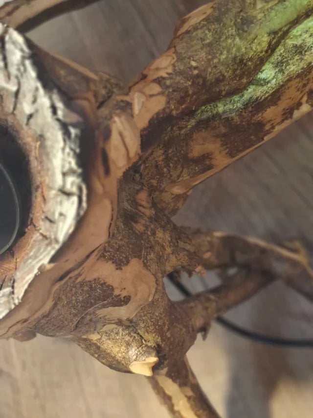 Lampara de madera artesanal